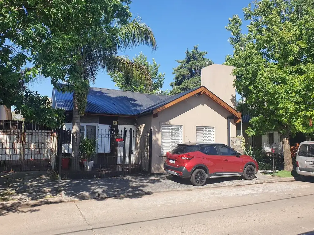 Casa 4 ambientes con pileta en Barrio Altos de Podestá