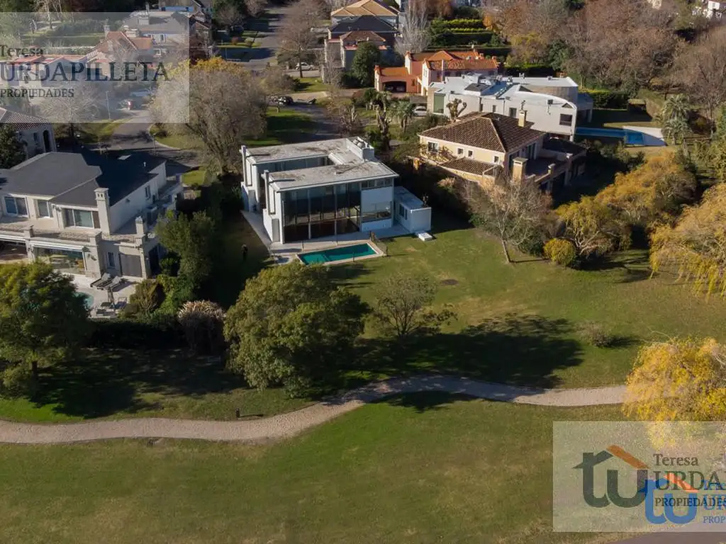 Casa en alquiler anual sobre parque central, sin muebles - Urdapilleta Propiedades