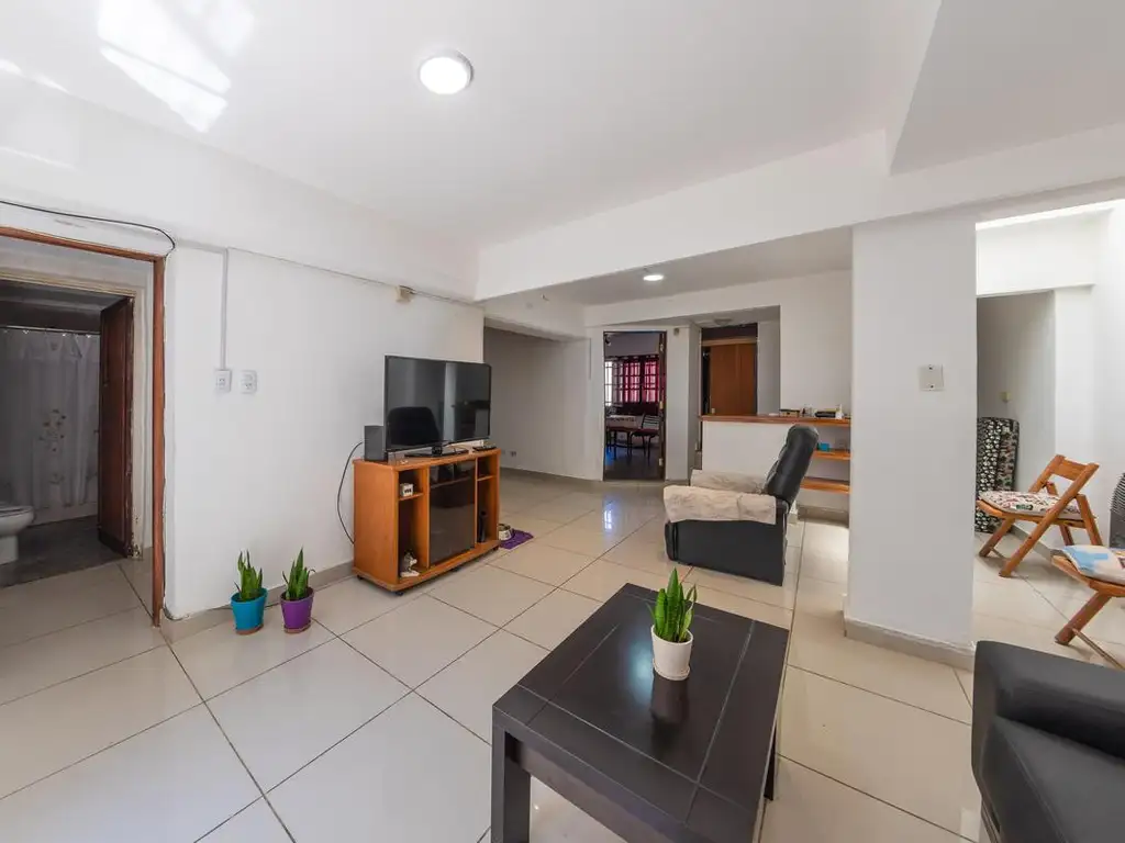 EN VENTA-CASA DE 3 DORMITORIOS-QUINCHO-PATIO-COCHERA-BARRIO LA GUARDIA