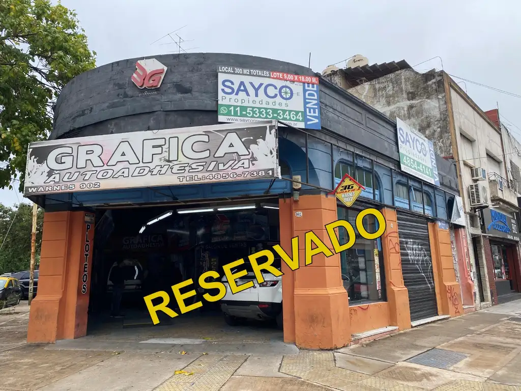 Casa en lote propio en esquina , hoy local comercial. 300m2