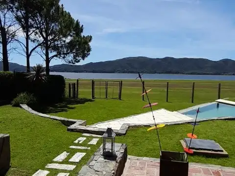 CASA  FRENTE AL LAGO LOS MOLINOS