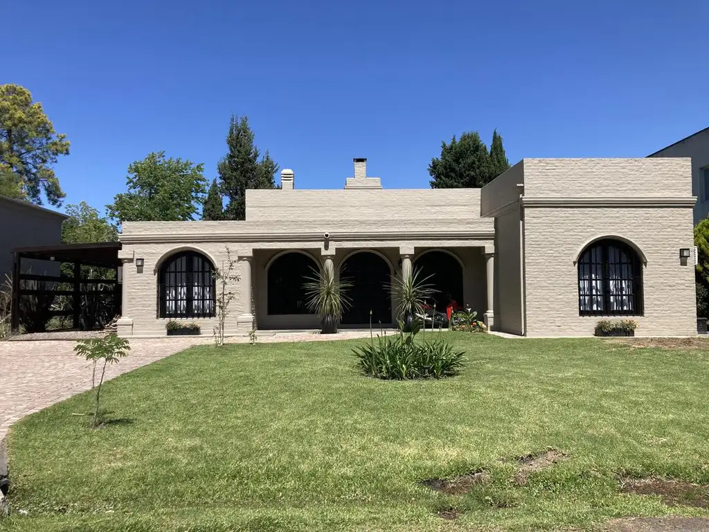 Casa - Los Cardales cuatro dormitorios quincho pileta comedor diario con parrilla