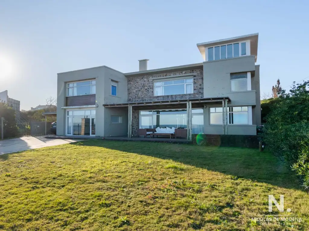 Venta de casa de 4 dormitorios en Pinares, Punta del Este.