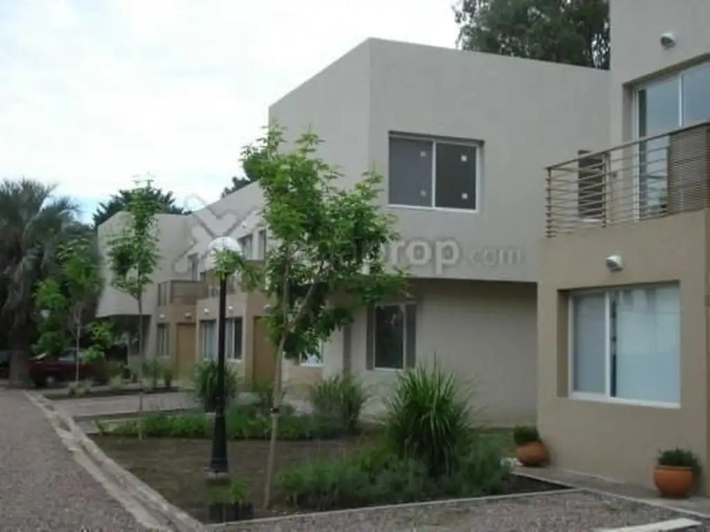 Dúplex en venta de 2 dormitorios c/ cochera en Del Viso