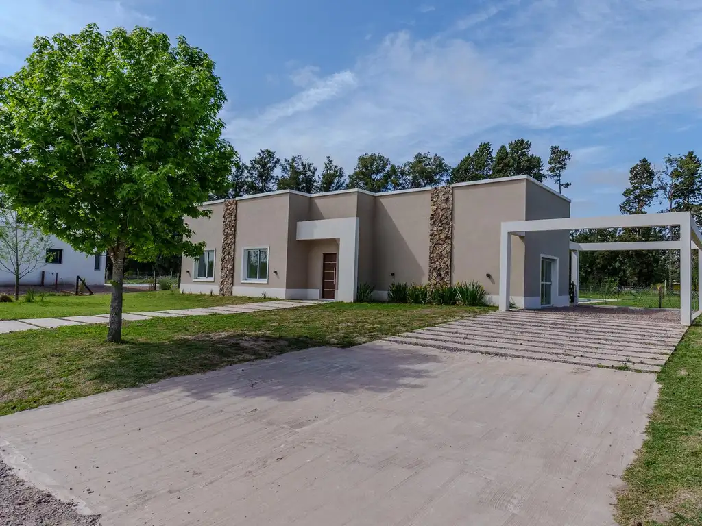 casa moderna  a la venta en Club de campo la asuncion lujan