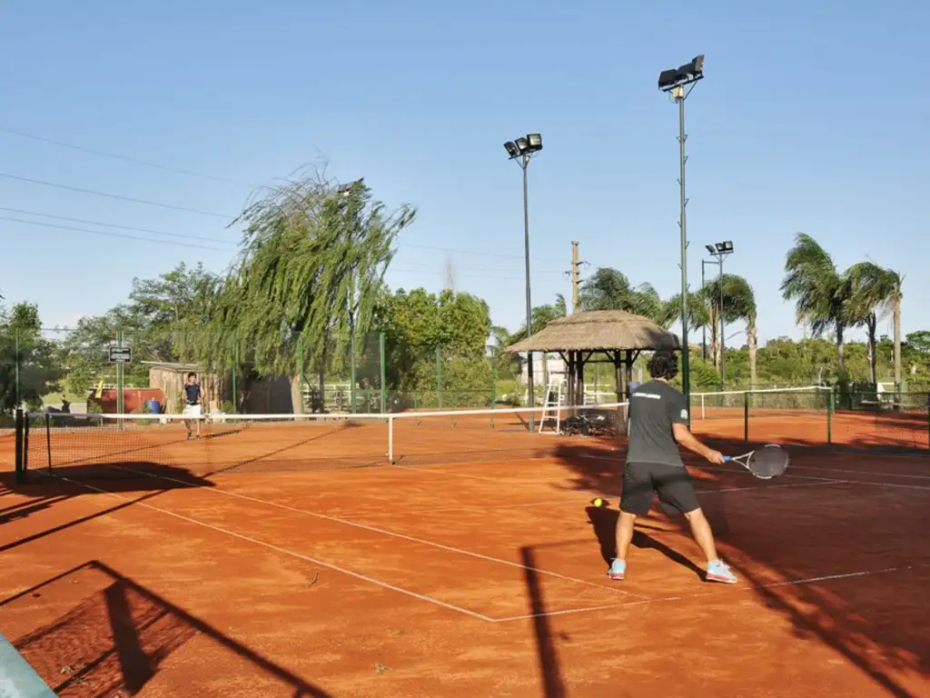 Actividades deportivas tenis en Aires del Llano Country Club