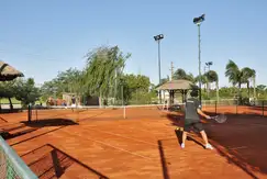 Actividades deportivas tenis en el Country Club, Aires del Llano Country Club