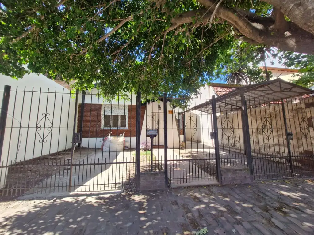 Alquiler CASA 3 AMB AL FRENTE CON COCHERA , CASEROS CENTRO