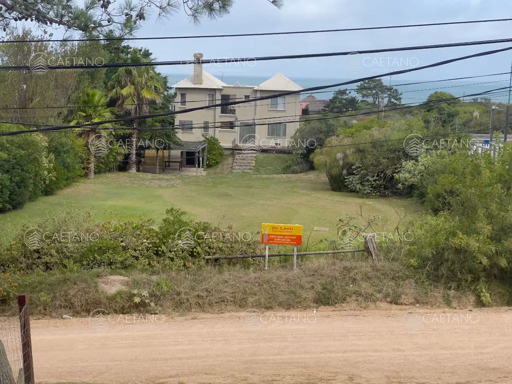 Amplio lote en Montoya, La Barra cercano al mar