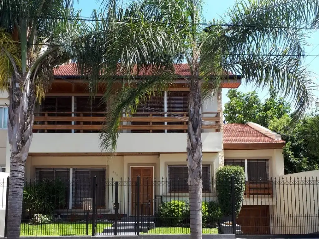 *EXCEL.CHALET 4/5 AMB. SOBRE LOTE DE 12 X 30 *4 DORMITORIOS EN SUITE *GARAGE PARA 2 AUTOS Y COCHERA