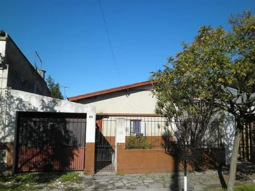 Casa de 3 amb., cómoda, luminosa y sobre lote 8,66 x 22,74