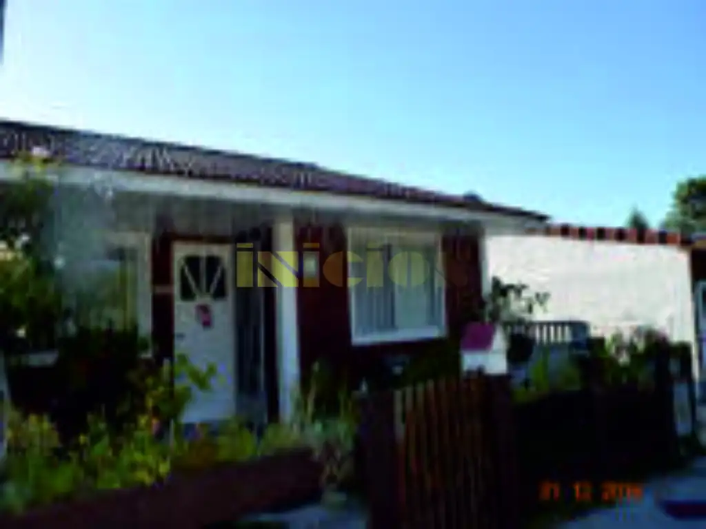 Chalet: Rico e/Diag. Favaloro y Solís - C266