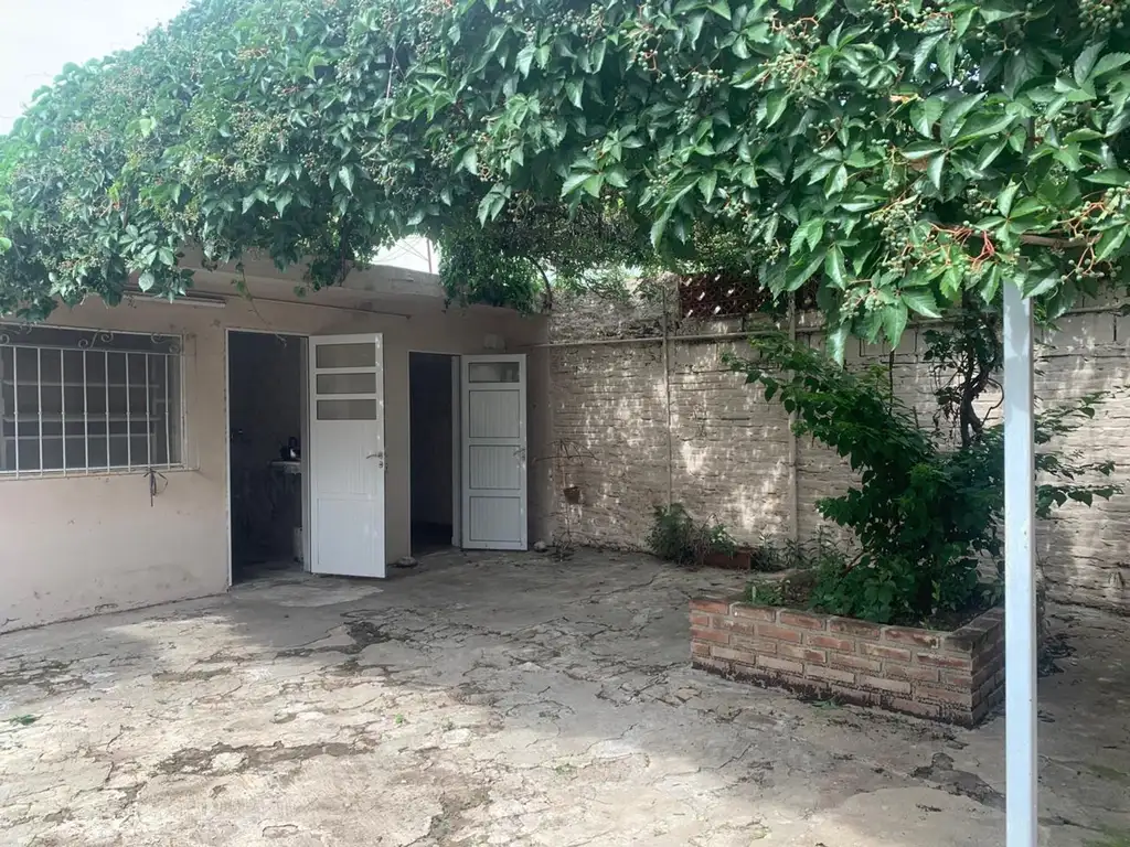 Venta casa a reciclar patio y cochera zona Norte