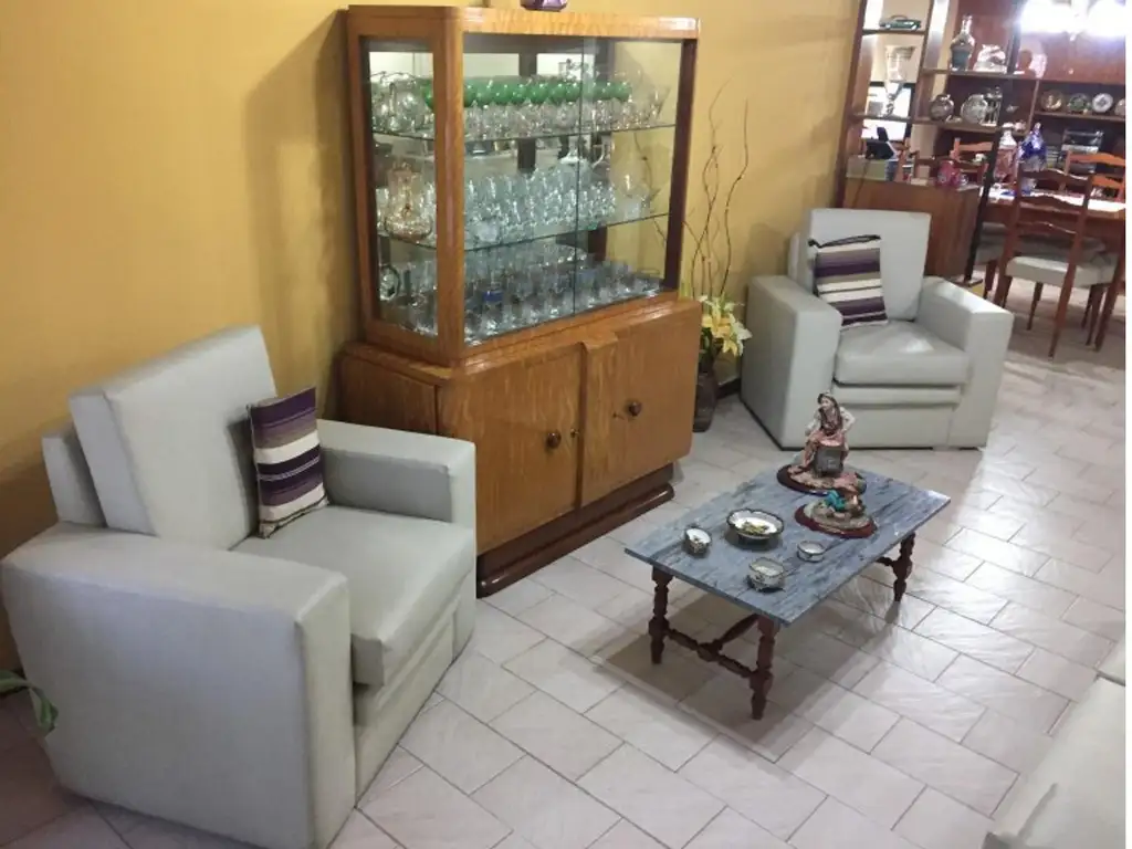 RIVAROLA AGOSTINI VENDE EXCELENTE CASA EN LAS HERAS