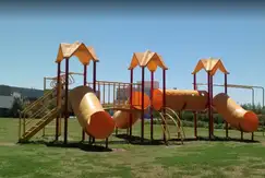 Áreas comunes piscina, club-house, juegos en el Barrio cerrado, Aguadas