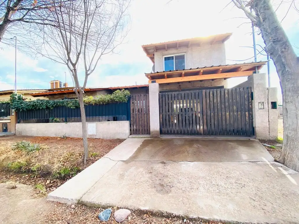 VENTA CASA CON PISCINA B° RINCÓN VISTALBA