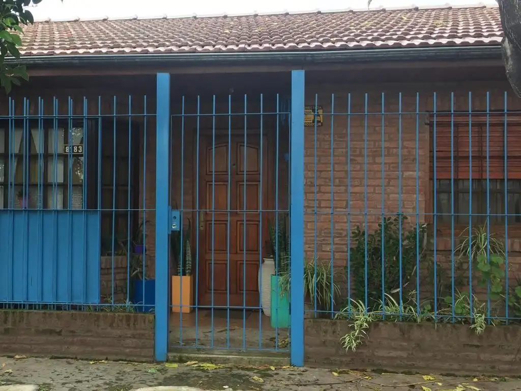 casa con pileta   buen estado