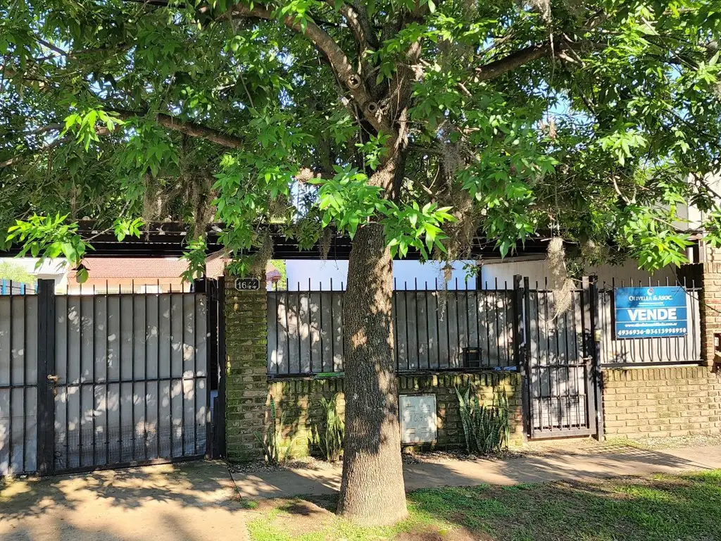 Casa Centrica en Funes, 2 dormitorios y pileta