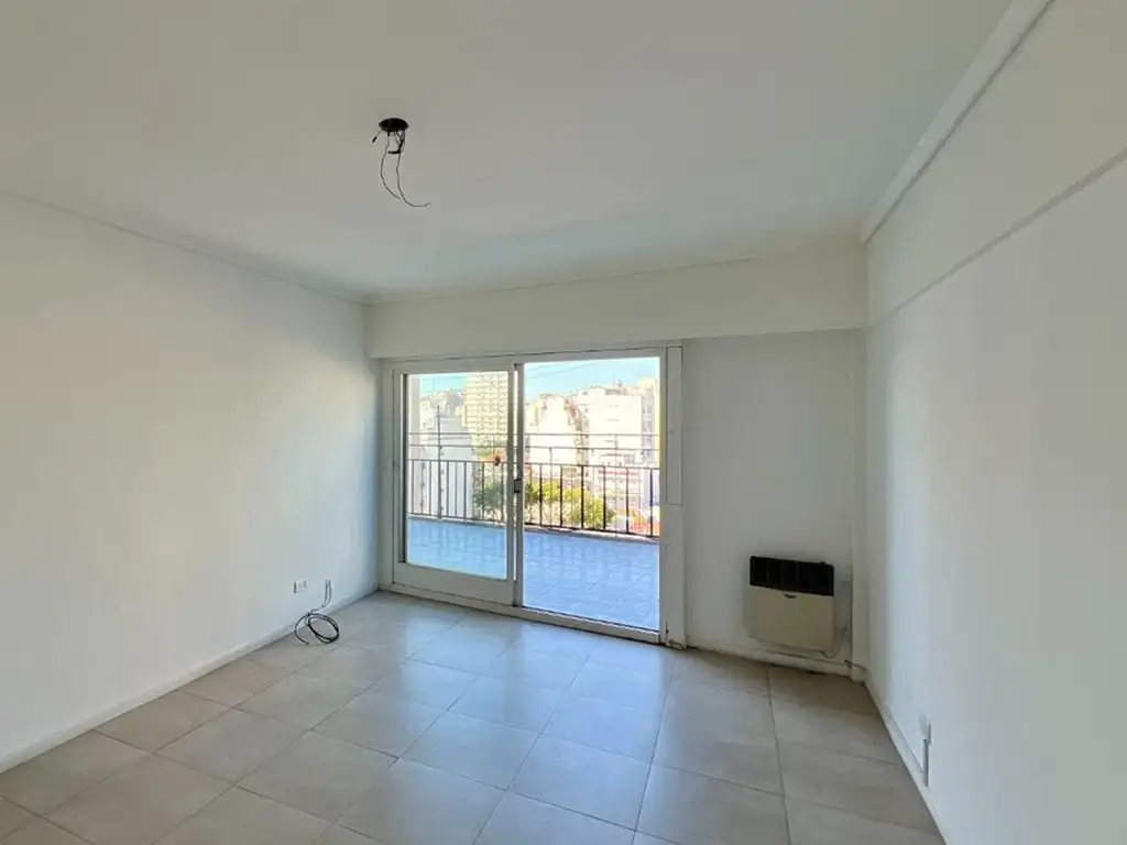 Venta Dpto 3 Amb Balcon Aterrazado Flores