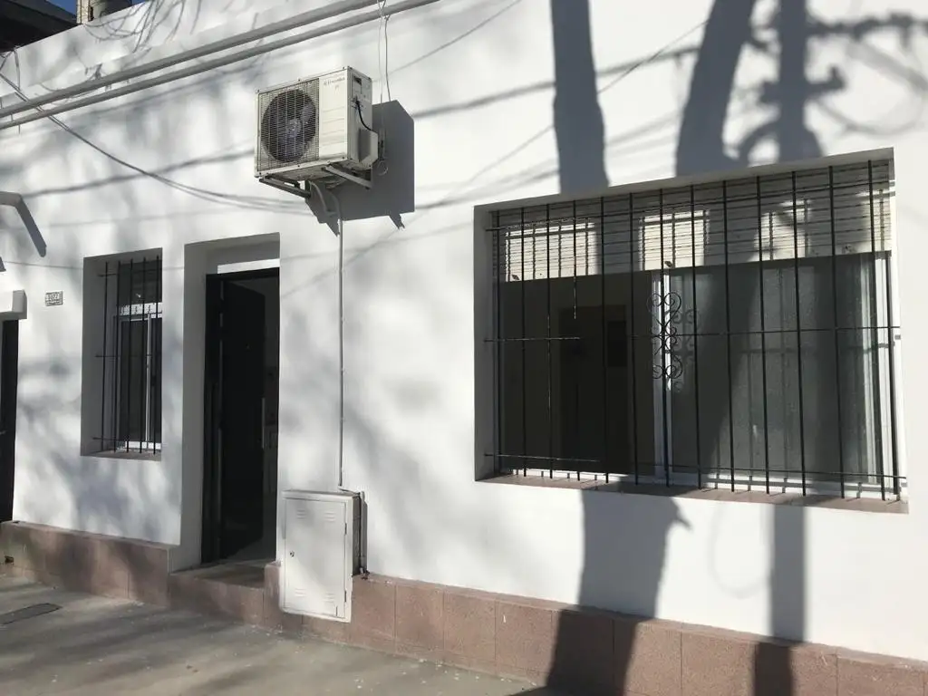 Casa ideal para 2 familias, zona centro Lanús, oportunidad, consulte