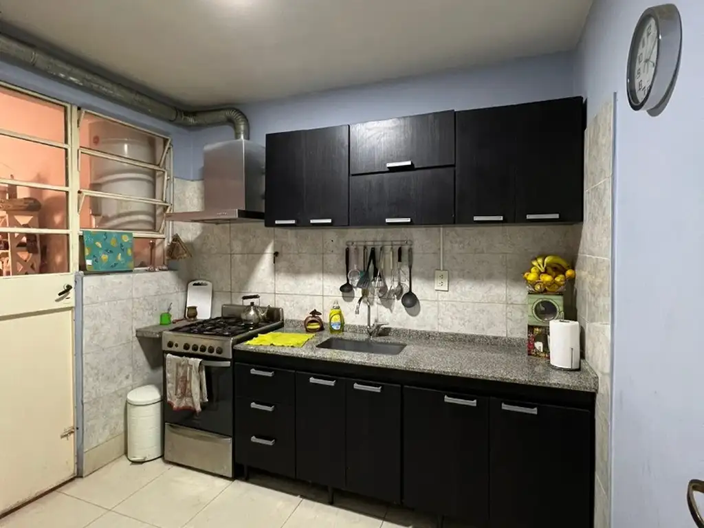 CASA EN VENTA SOBRE AV. GRAL PAZ AL 14900