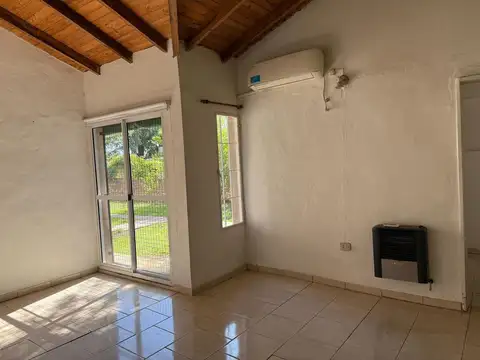 CASA EN VENTA SALTO CON AMPLIO TERRENO