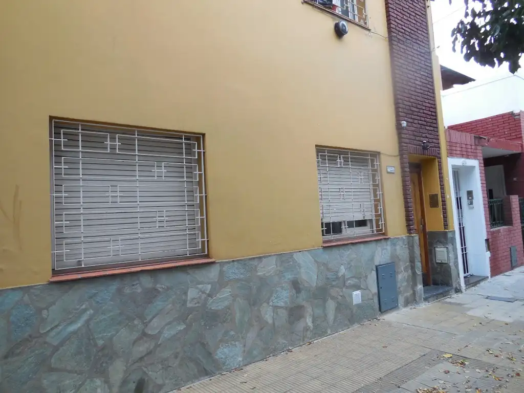 VENTA DEPARTAMENTO 3 AMBIENTES EN PLANTA BAJA AL FRENTE SIN EXPENSAS