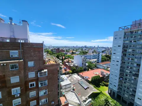 Hermoso 2 Ambientes con Balcón Aterrazado. Piso Alto. Vig.24hs