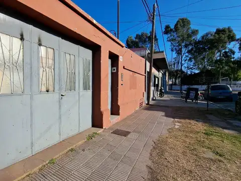 VENTA CASA 2 DORMITORIOS A REFACCIONAR CON PATIO