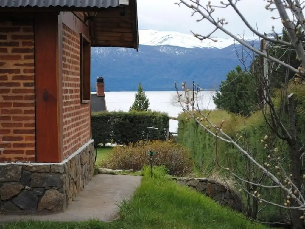 Casa a 30 metros del lago Lolog con vista.