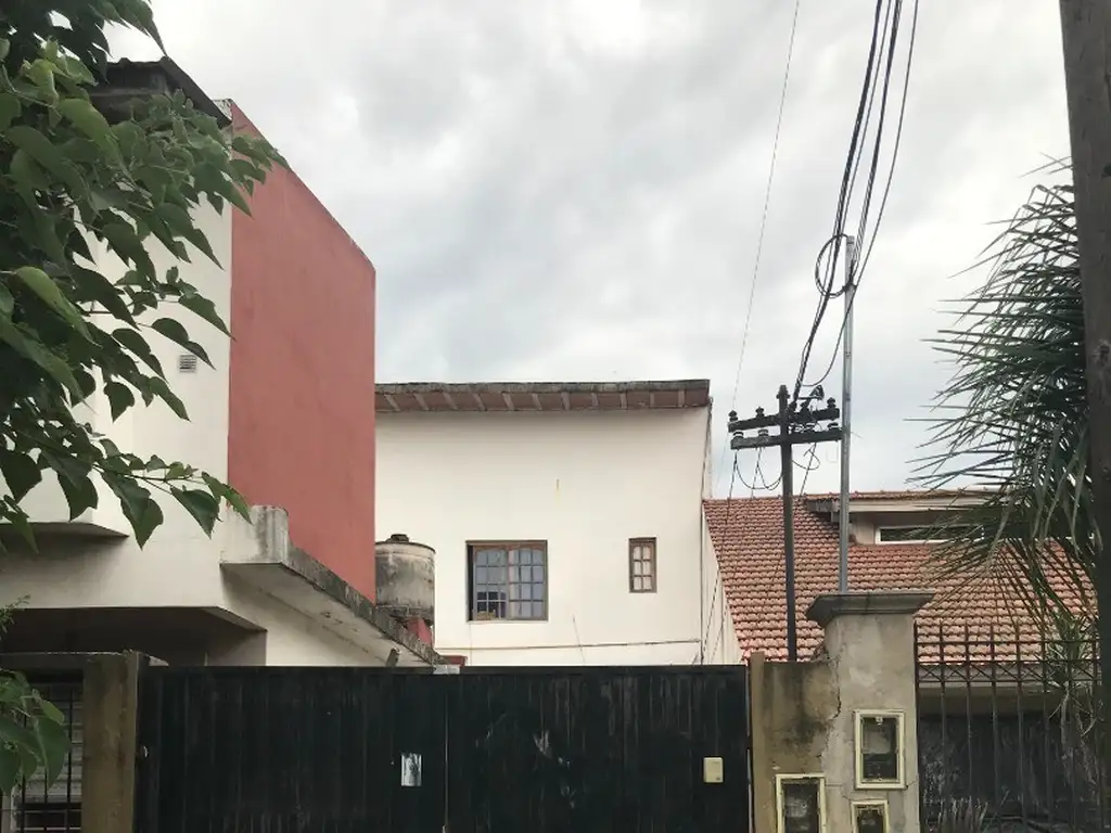 Excelente propiedad en venta,Galpon 100 mtrs + Departamento planta alta