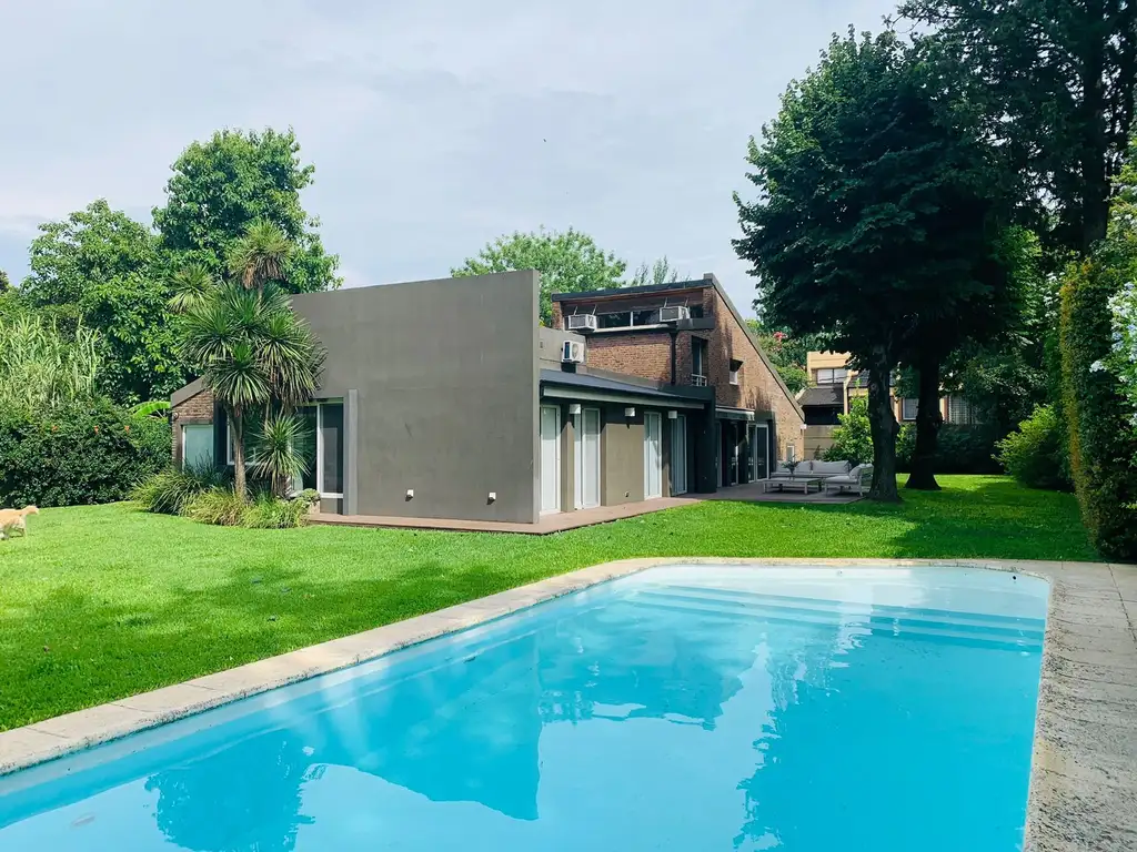 Divina casa, con un gran parque en la zona más tranquila de San Isidro - Foto 0