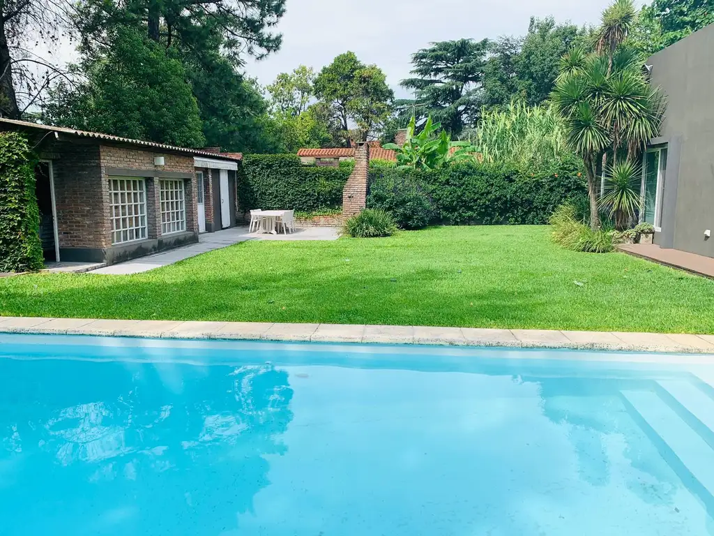 Casa en Venta - 6 ambientes - USD 550.000