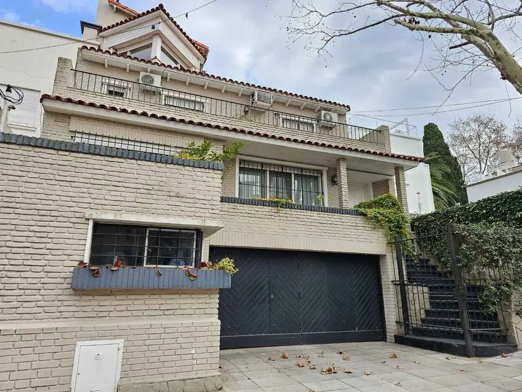 VENTA CASA 6 AMB PILETA MAIPU AL RIO VICENTE LOPEZ