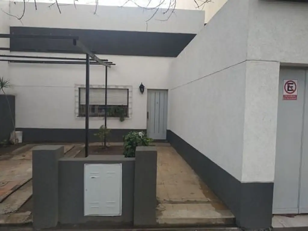 Venta De Casa En Lote Propio En Caseros Centro C/ Cochera