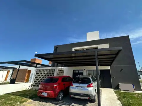 CASA DE DOS DORMITORIOS EN VENTA COLINAS DE MANANTIALES