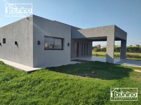 Casa EN VENTA 2 dormitorios, Pileta, Galeria y Parrillero - FUNES NORTE