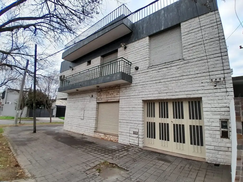 VENTA CASA 3 DORMITORIOS CON COCHERA Y TERRAZA