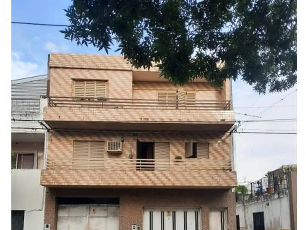 Moreno 3458 OPORTUNIDAD Importante, 3 Casas en 3 Plantas. Amplio Lote