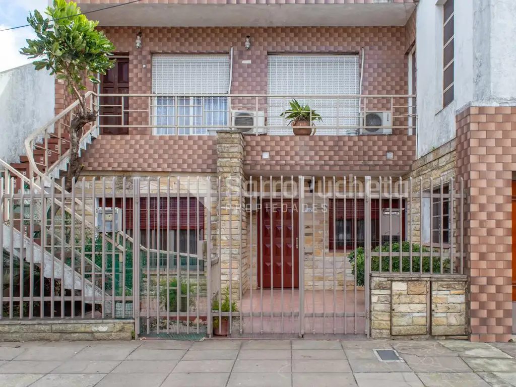 Venta PH 3 amb   escritorio con cochera y jardin - Haedo