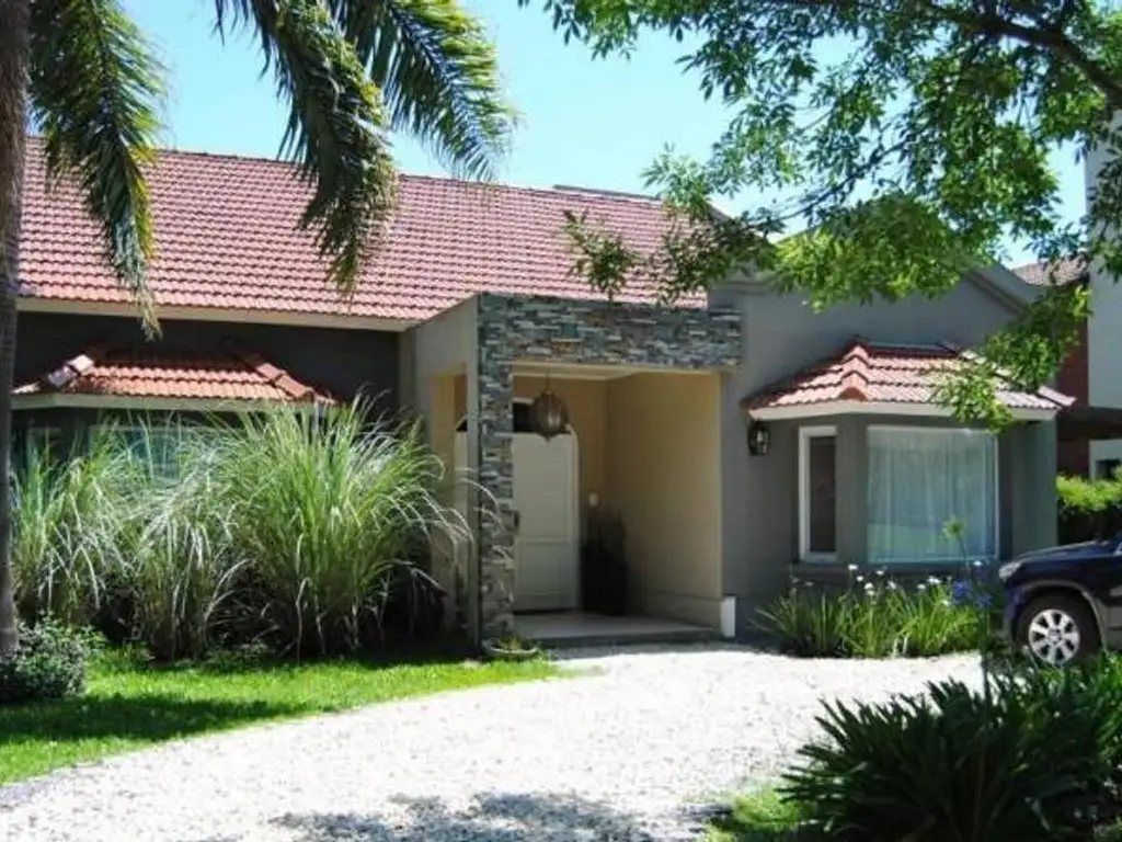 Casa en venta en Campo Grande, Pilar.