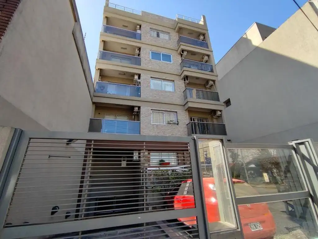 VENTA DE DEPTO. 3 AMBIENTES CON BALCÓN, TERRAZA Y COCHERA