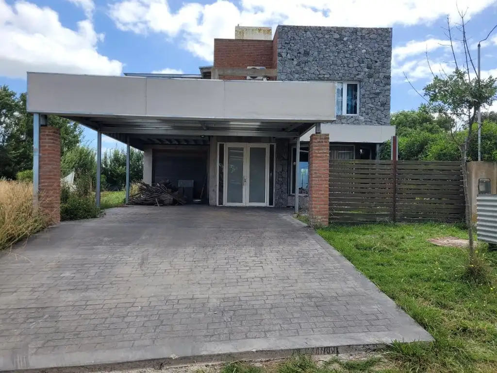 Casa en venta - 3 Dormitorios 2 Baños - Cocheras - 360Mts2 - Chapadmalal, General Pueyrredón