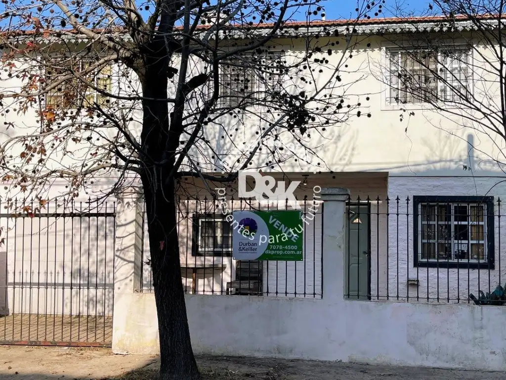 Casa en venta A REFACCIONAR de 4 dormitorios c/jardín y pileta en Béccar