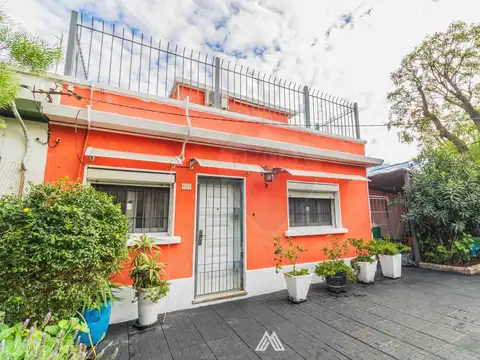 VENTA CASA  2/3 DORMITORIOS + 2 COCHERAS CERRITO