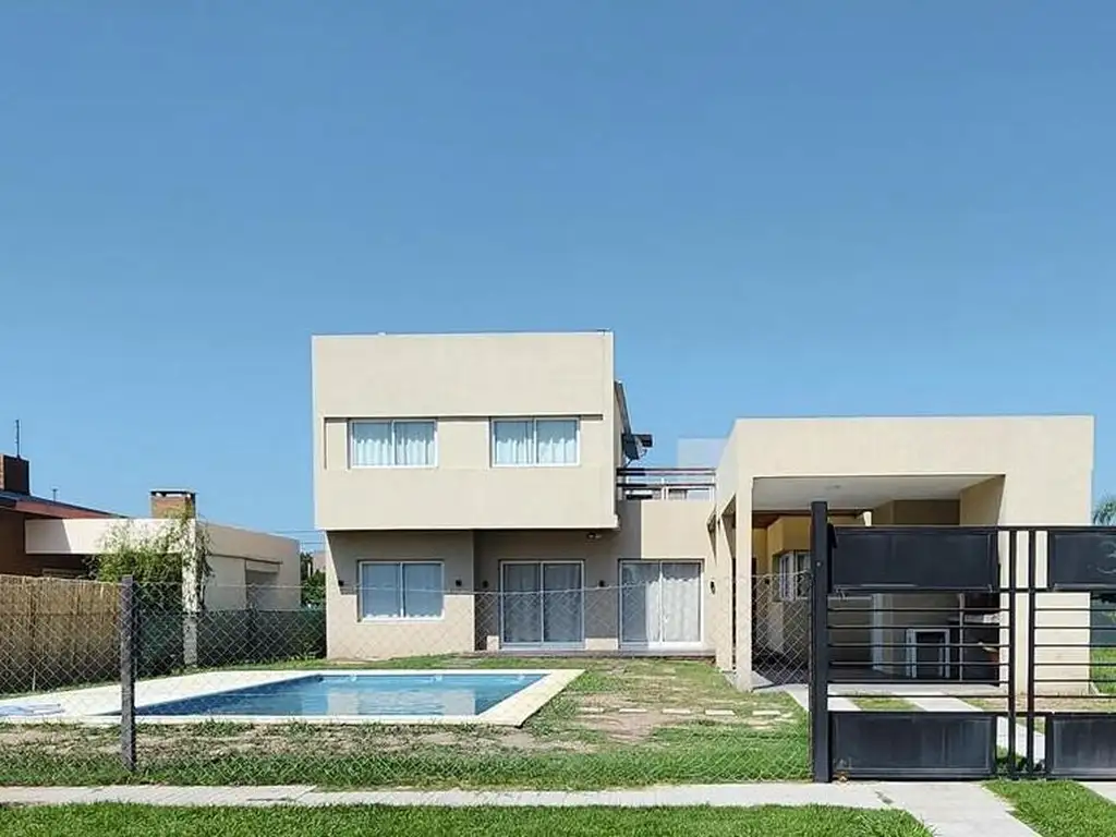 VENTA/PERMUTA - Casa 3 dormitorios con pileta - B El Molino - Roldan