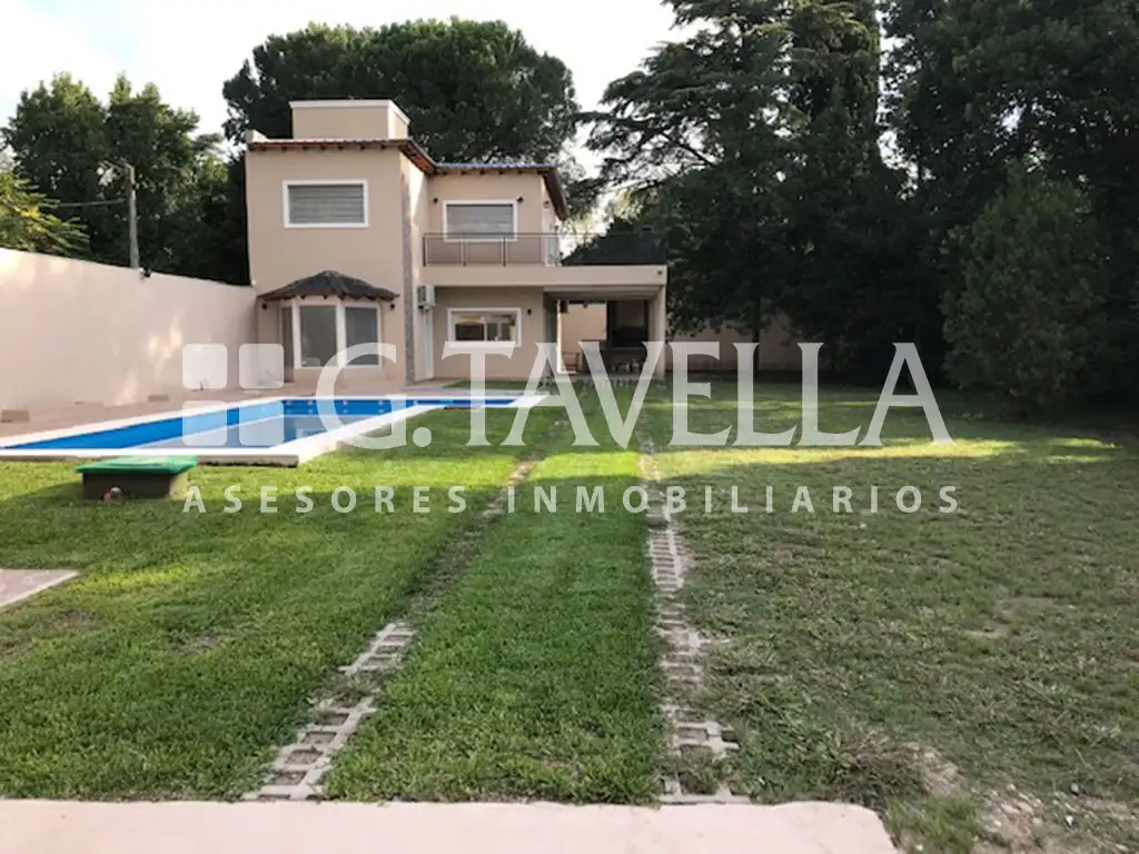 Venta de CASA 3 Amb parque y pileta, Parque Leloir ITUZAINGO