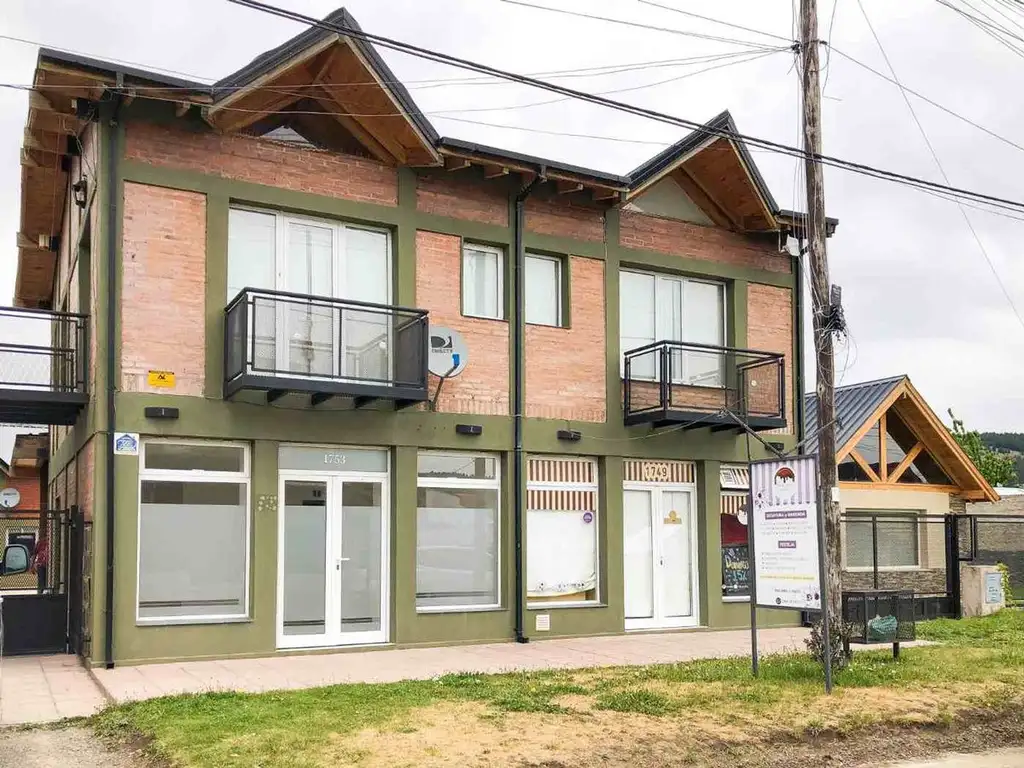 Esquel Complejo de 4 Casas + 2 Locales Comerciales