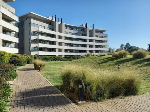 Venta de  departamento de en complejo civis, Pilar