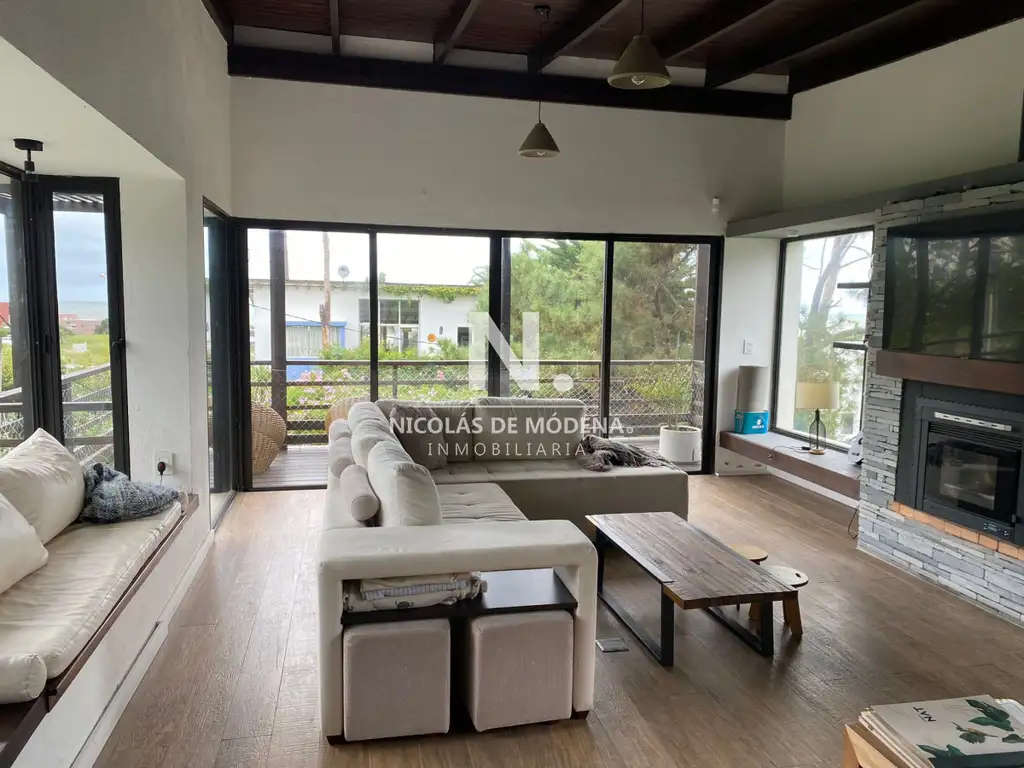 Venta Casa de 3 Dormitorios en Montoya Punta del este con Piscina